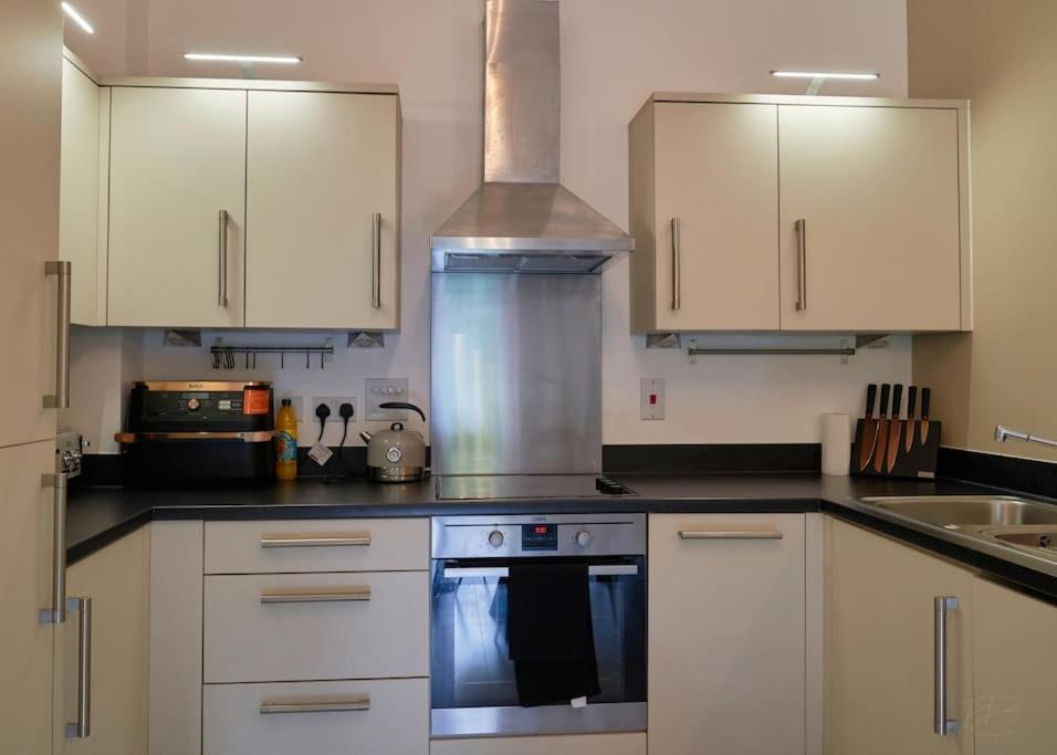 Stunning Luxury 2 Bed Apartment With En-Suite In Wokingham City Centre Luaran gambar