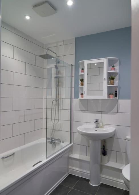 Stunning Luxury 2 Bed Apartment With En-Suite In Wokingham City Centre Luaran gambar