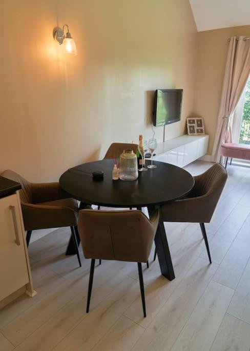 Stunning Luxury 2 Bed Apartment With En-Suite In Wokingham City Centre Luaran gambar