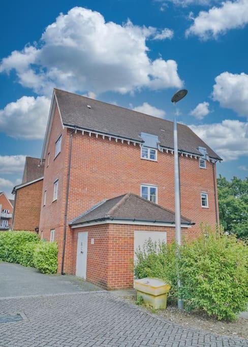 Stunning Luxury 2 Bed Apartment With En-Suite In Wokingham City Centre Luaran gambar